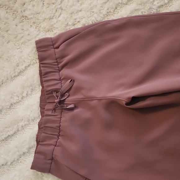 Lululemon On the Fly pants - Picture 6 of 10
